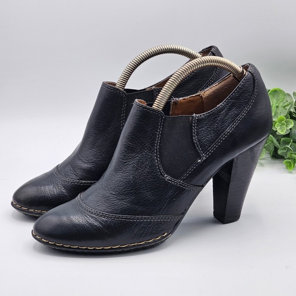 Softt Black Leather Heeled Ankle Booties‎ Pull On Block Heel 9.5M Shootie Boot - Picture 1 of 9